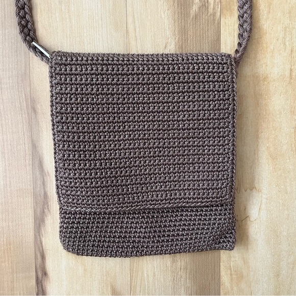 The Sak Crochet Shoulder Bag Neutral Beige Tan‎ Classic Minimalist 90s Boho Prep - Picture 1 of 9